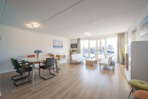  Meerzicht 70 - Vakantiehuis aan het water! in Uitgeest