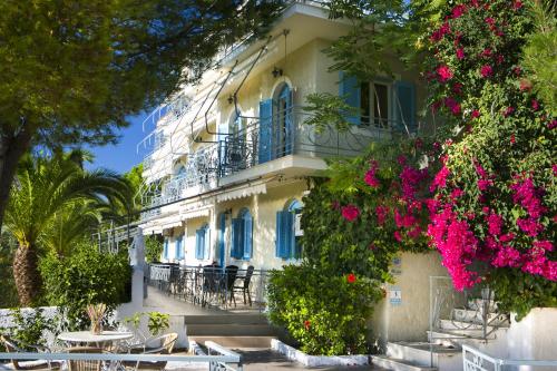 One-Bedroom Apartment with Terrace and Sea View with Double Bed image 2