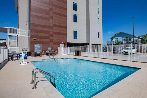 La Quinta Inn & Suites by Wyndham Galveston North at I-45