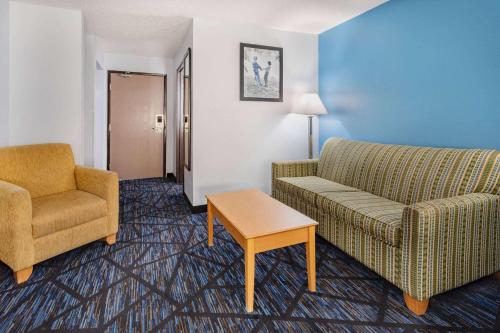 AmericInn by Wyndham Quincy