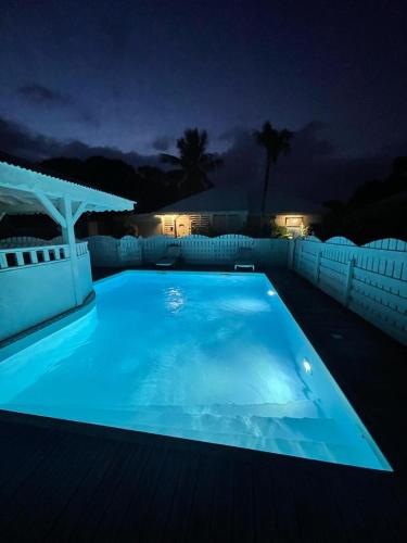 Bungalow confort avec piscine - Location saisonnière - Saint François