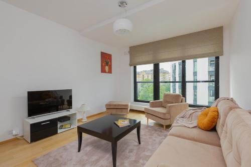 Dzielna Apartment Warsaw Wola by Noclegi Renters, Varšava