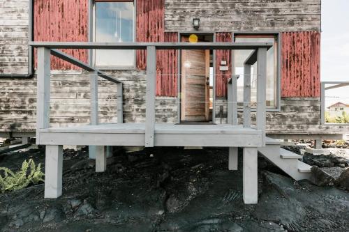 THE PHOENIX HOUSE - EPIC Tiny Home Gem on Volcanic Lava Field!