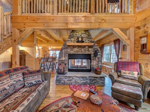 Cozy Cub Hideaway 2 BR Hot Tub Pool Access Fireplace Sleeps 6 - image 7