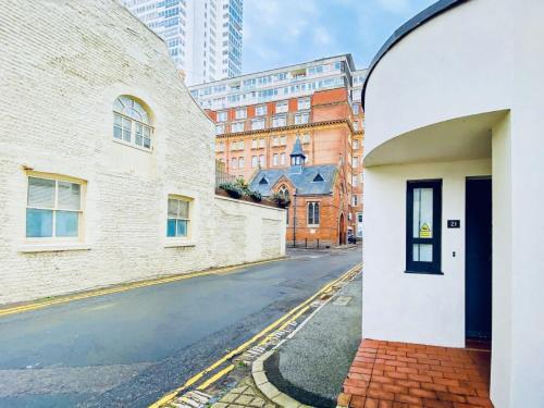 Mews House - image 8