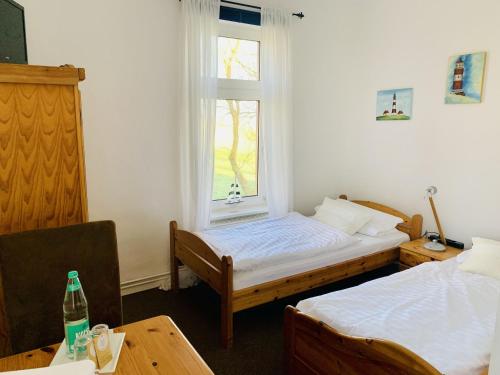 2 twin beds