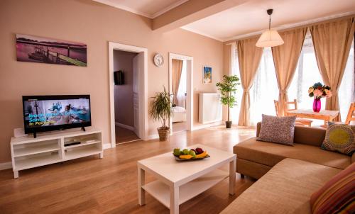 2 bedrooms, 3 beds