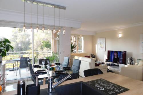 Superb air-conditioned T4 "Villa Victoria" with parking and pool