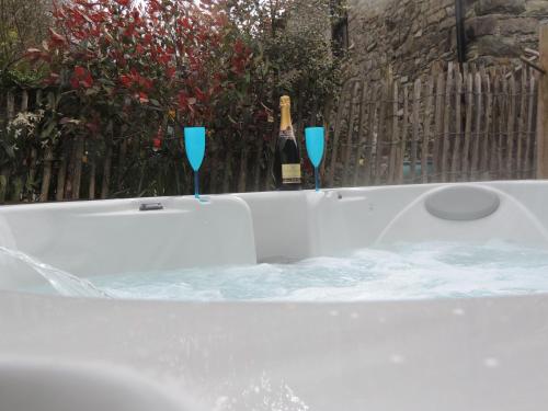 Ponycob hot tub 2 bed ensuite Ponycob hot tub 2 bed ensuite