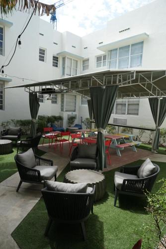 Kert, Beds n' Drinks near Miami Beach Convention Center