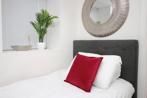 Picture of Lovely Studio Flat With Free Parking - Near To City Center