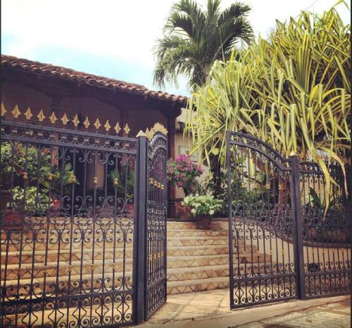 Los Robles Charming Colonial Boutique Hotel - image 2