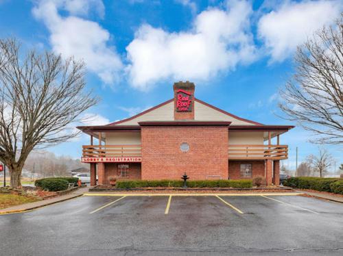 Red Roof Inn Uhrichsville - Accommodation