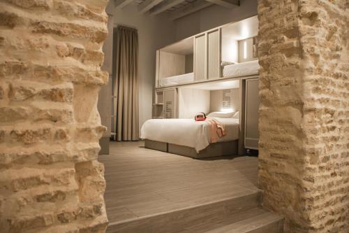 Room Salvador, Sevilla