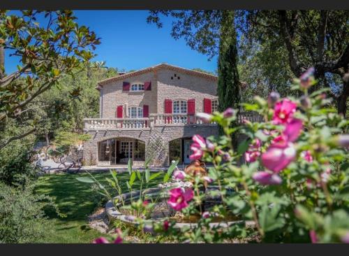 Les Hauts du Marquet - Gîte de groupe en Cévennes - Piscine à débordement - Balnéo - Sauna - Location saisonnière - Saint-Jean-du-Pin