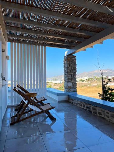 2 bedrooms appartement with sea view and enclosed garden at Antiparos 1 km away from the beach