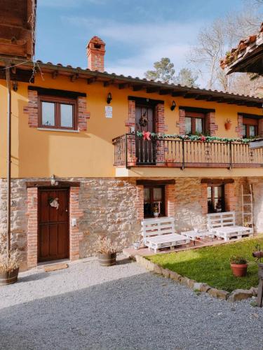 Exterior view, Carroceu Rural in Cardes
