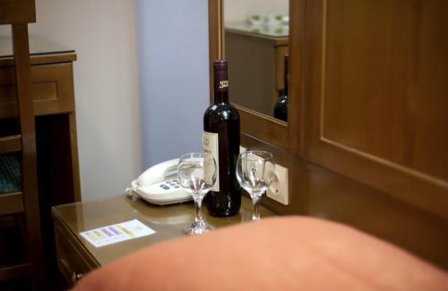 Double or Twin Room image 3