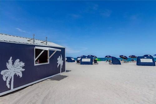 WATERFRONT PARADISE VILLA 4 bed/ 3 1/2 bath in Hollywood, USA