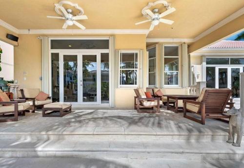 WATERFRONT PARADISE VILLA 4 bed/ 3 1/2 bath in Hollywood, USA