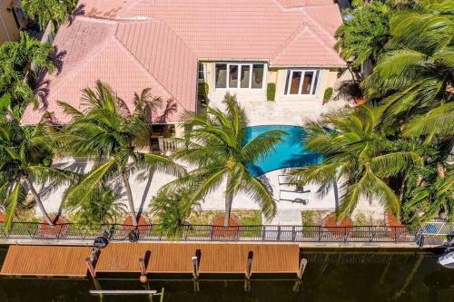 WATERFRONT PARADISE VILLA 4 bed/ 3 1/2 bath in Hollywood, USA