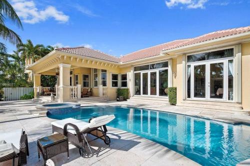 WATERFRONT PARADISE VILLA 4 bed/ 3 1/2 bath in Hollywood, USA
