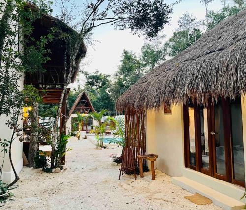 สวน, Lodge Tzunum Jade in มาการิโอโกเมซ