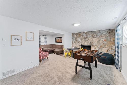 Gathering 6 Bdrm Home in Heart of Orem - Pets Too!