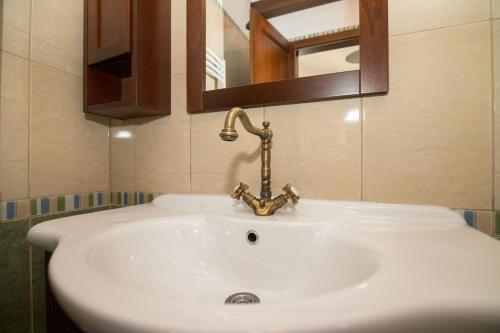 One-Bedroom Apartment image 8