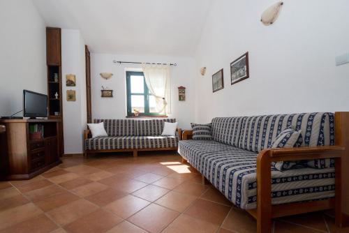 One-Bedroom Apartment image 5