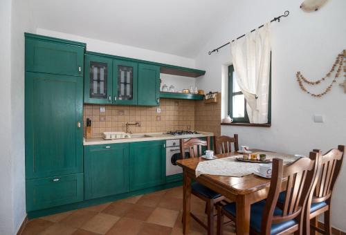 One-Bedroom Apartment image 1