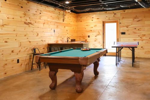 Beautiful River-Front Log Cabin Near Williamsburg