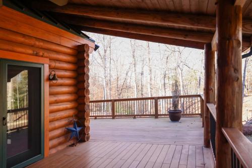 Beautiful River-Front Log Cabin Near Williamsburg