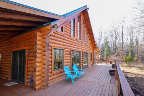 Beautiful River-Front Log Cabin Near Williamsburg