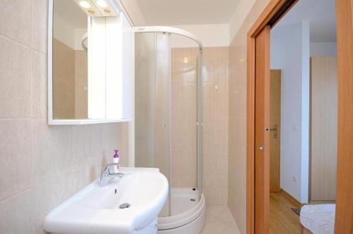 One-Bedroom apartment Standard image 8