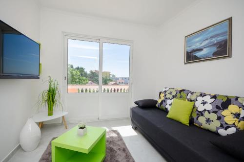 One-Bedroom Apartment image 5