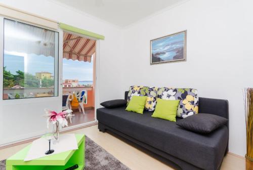 One-Bedroom Apartment image 7
