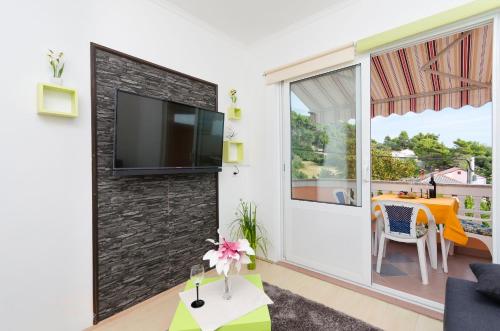 One-Bedroom Apartment image 8