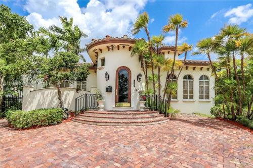 Lakeview Vacation Villa, 5 bedrooms, Swimming Pool in Hollywood, USA