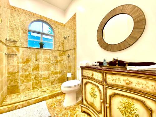 Lakeview Vacation Villa, 5 bedrooms, Swimming Pool in Hollywood, USA