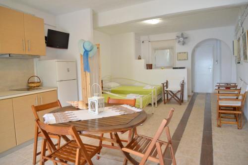 Milos Apartments Kardapis Ground Floor in คลีมา