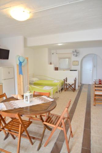 Milos Apartments Kardapis Ground Floor in คลีมา