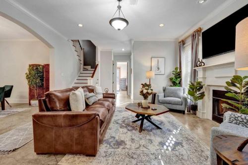 Luxury home with outdoor patio and game room in Memphis, USA