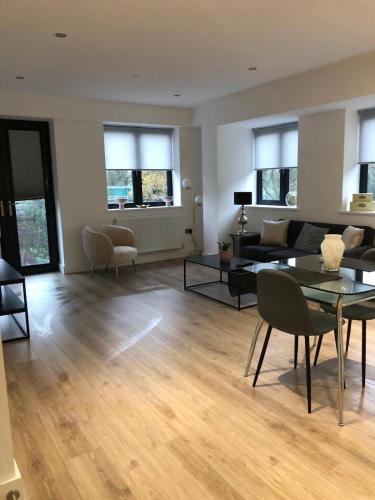 Brand New Luxury Apartment With Free Parking And Gym - Birmingham