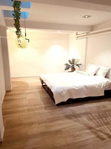 AIR BNBAR N°13, Zurich and Greater Zurich Area