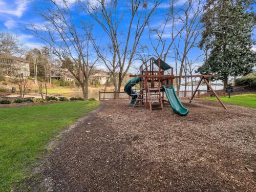 Lake front Keowee Condo with Balcony & Resort Amenities! 20 min to Clemson condo Lake front Keowee Condo with Balcony & Resort Amenities! 20 min to Clemson condo