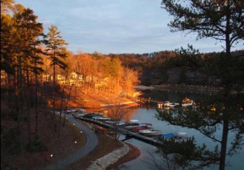 Lake front Keowee Condo with Balcony & Resort Amenities! 20 min to Clemson condo Lake front Keowee Condo with Balcony & Resort Amenities! 20 min to Clemson condo
