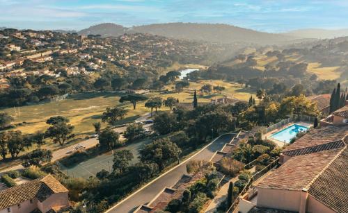 Bel appartement, terrasse, piscine, vue sur Golf - Location saisonnière - Sainte-Maxime