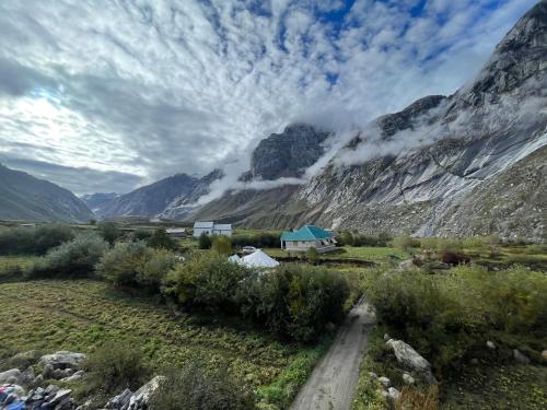 Chhatru Valley Stays in Bashisht