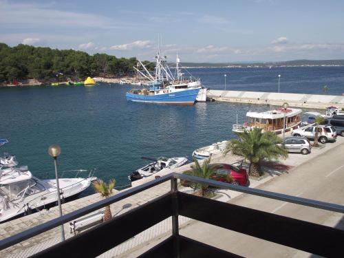  Apartments Milo in Kukljica